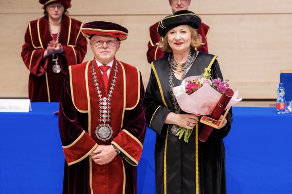 EUBA udelila čestnú vedeckú hodnosť Doctor honoris causa významnej slovenskej ekonómke a bankárke Elene Kohútikovej