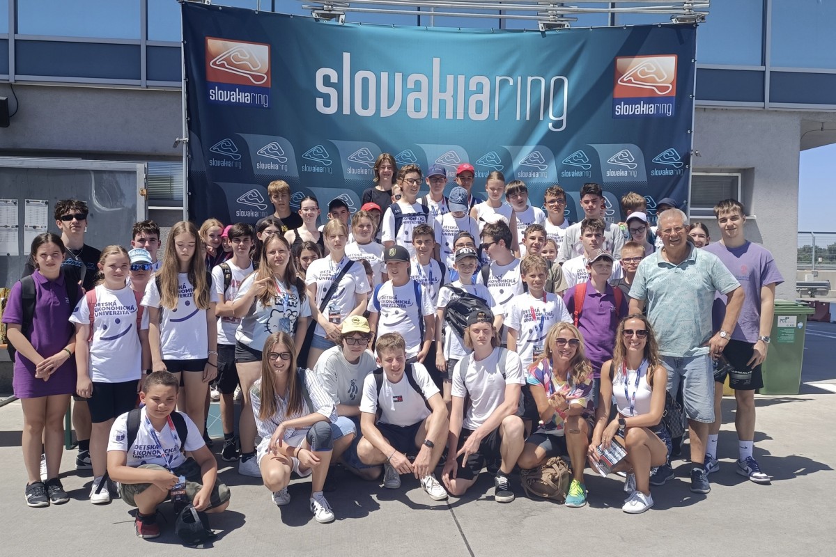 Ďalších 100 účastníkov 13. ročníka DEU 2025 si prevzalo diplomy „inžinier junior“