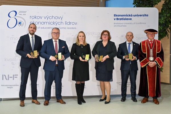 Ocenenia „Za prínos k rozvoju spolupráce s praxou“ pri príležitosti 85. výročia Ekonomickej univerzity v Bratislave
