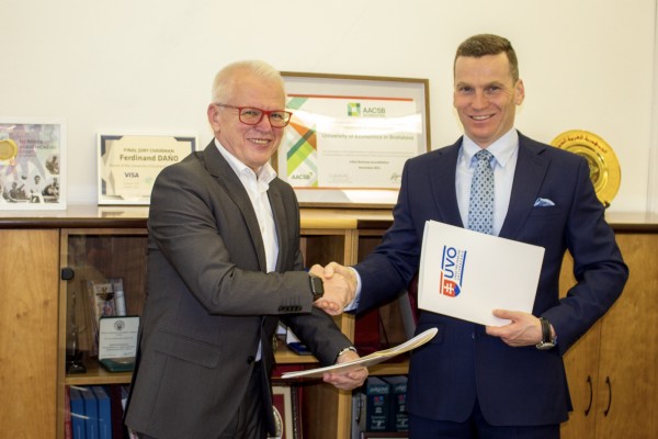 ÚVO uzavrelo memorandum o spolupráci s Ekonomickou univerzitou v Bratislave